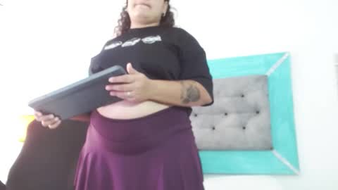 Snapshot of roxx_iie chatting on 10.17.25 roxiie online show from 10.17.25