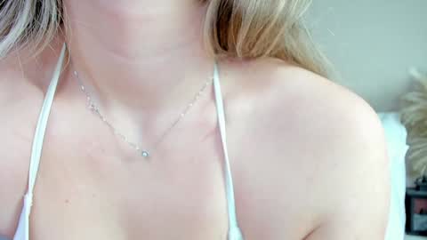 Snapshot of roxxana227 chatting on 03.04.25 Rox online show from 03.04.25