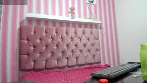 Snapshot of roxxy_velasquez chatting on 12.22.24 roxxy_velasquez online show from 12.22.24