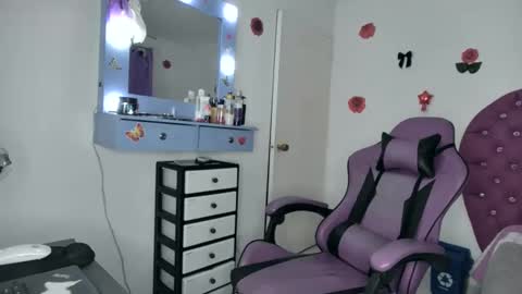 Snapshot of roxy_lu_07 chatting on 06.09.26 Roxy online show from 06.09.26