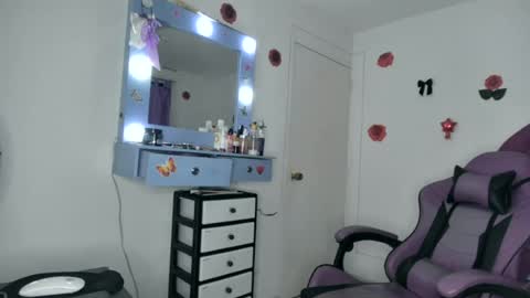 Snapshot of roxy_lu_07 chatting on 06.19.26 Roxy online show from 06.19.26