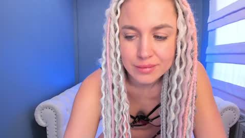 Snapshot of roxy_mars chatting on 12.10.24 Roxy online show from 12.10.24