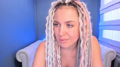 Snapshot of roxy_mars chatting on 12.12.24 Roxy online show from 12.12.24
