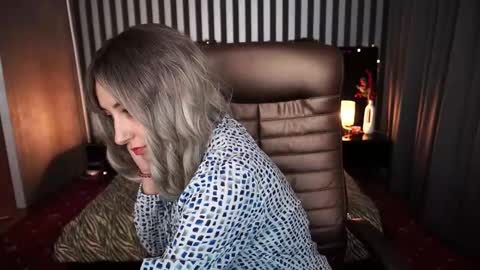 Snapshot of roxy_rayy chatting on 01.01.25 roxy_rayy online show from 01.01.25