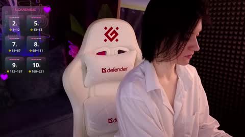 roxy_riot_ online show from 09.26.25