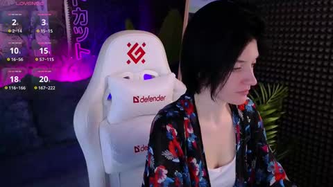 roxy_riot_ online show from 10.23.25