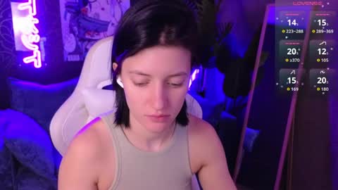 roxy_riot_ online show from 04.13.26