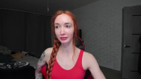 Snapshot of roxy_silver chatting on 12.04.25 Roxy online show from 12.04.25