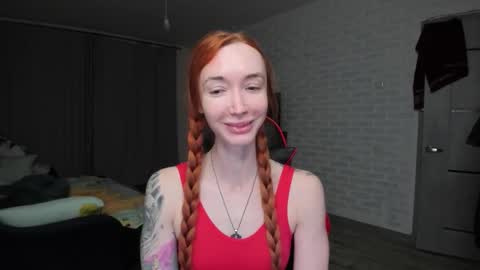 Snapshot of roxy_silver chatting on 12.13.25 Roxy online show from 12.13.25