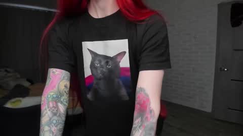 Snapshot of roxy_silver chatting on 02.14.26 Roxy online show from 02.14.26