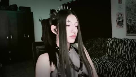 Roxy Independient model Help me to reach 50 thumbs up online show from 03.28.26