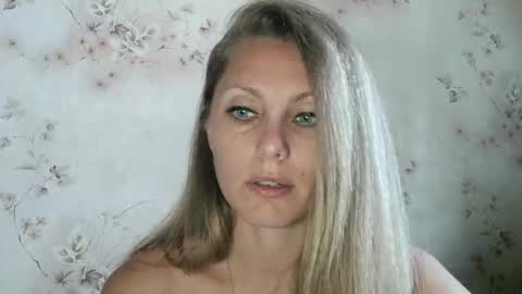 roxyfox18x01 online show from 09.26.25