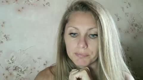 roxyfox18x01 online show from 09.30.25