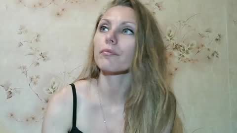 Snapshot of roxyfox18x01 chatting on 07.10.26 roxyfox18x01 online show from 07.10.26