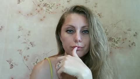 Snapshot of roxyfox18x01 chatting on 07.12.26 roxyfox18x01 online show from 07.12.26