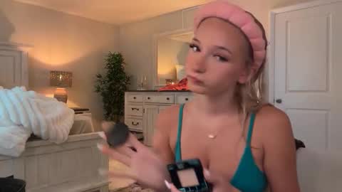 Roxy Rain online show from 11.28.25