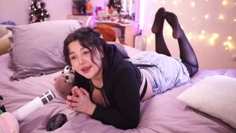 Snapshot of roxysuh chatting on 12.22.24 roxysuh online show from 12.22.24