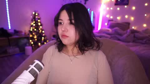 Snapshot of roxysuh chatting on 12.24.24 roxysuh online show from 12.24.24