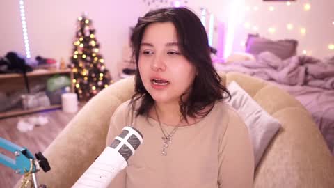 Snapshot of roxysuh chatting on 12.24.24 roxysuh online show from 12.24.24