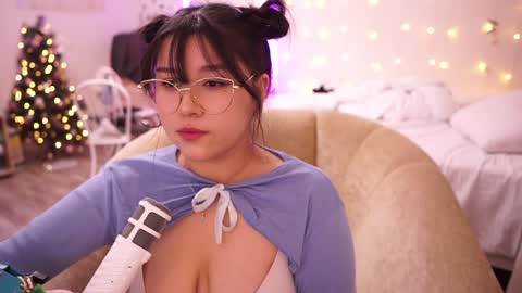 Snapshot of roxysuh chatting on 01.04.25 roxysuh online show from 01.04.25