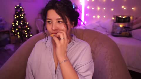 Snapshot of roxysuh chatting on 01.13.25 roxysuh online show from 01.13.25