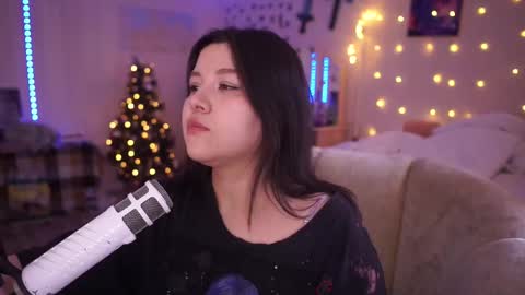 Snapshot of roxysuh chatting on 02.21.25 roxysuh online show from 02.21.25
