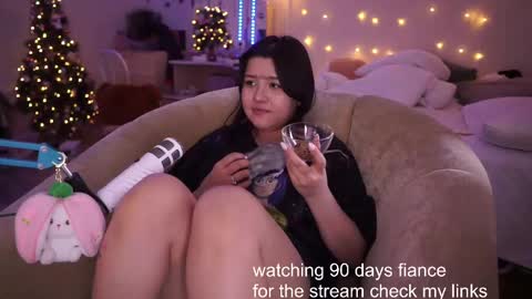 Snapshot of roxysuh chatting on 02.21.25 roxysuh online show from 02.21.25