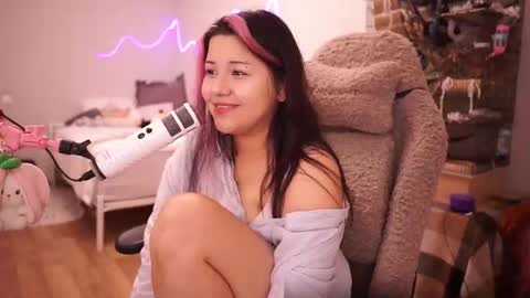 Snapshot of roxysuh chatting on 09.26.25 roxysuh online show from 09.26.25