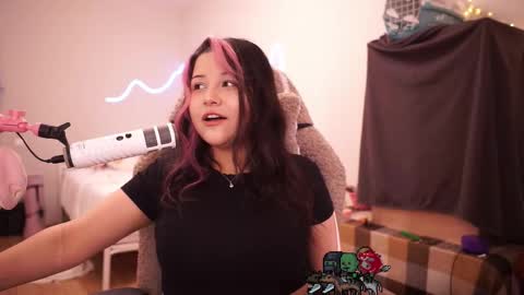 Snapshot of roxysuh chatting on 09.27.25 roxysuh online show from 09.27.25