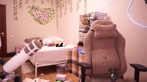 Snapshot of roxysuh chatting on 10.01.25 roxysuh online show from 10.01.25