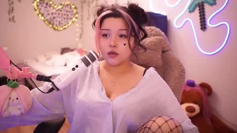 Snapshot of roxysuh chatting on 10.05.25 roxysuh online show from 10.05.25