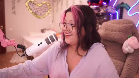 Snapshot of roxysuh chatting on 10.18.25 roxysuh online show from 10.18.25