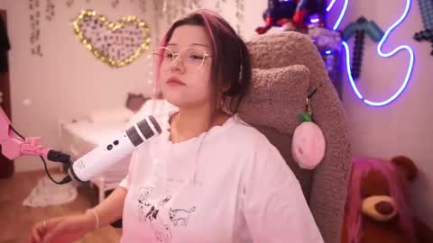 Snapshot of roxysuh chatting on 10.20.25 roxysuh online show from 10.20.25