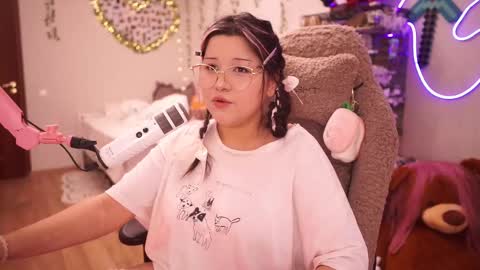 Snapshot of roxysuh chatting on 10.24.25 roxysuh online show from 10.24.25