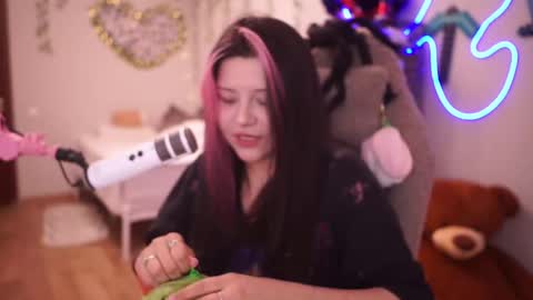 Snapshot of roxysuh chatting on 10.30.25 roxysuh online show from 10.30.25