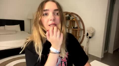 Roxy online show from 03.29.26