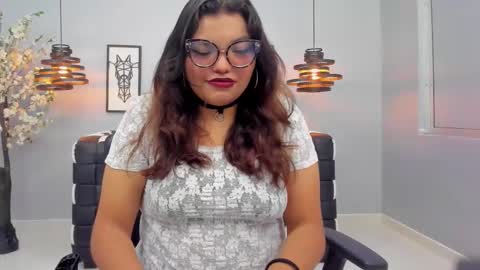 Roxy Vixen  online show from 11.02.25