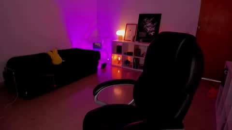 Snapshot of roxyy_x chatting on 02.18.26 val online show from 02.18.26