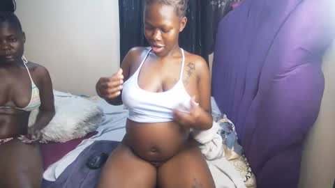 Snapshot of royal_charm chatting on 02.05.26 royal_charm online show from 02.05.26