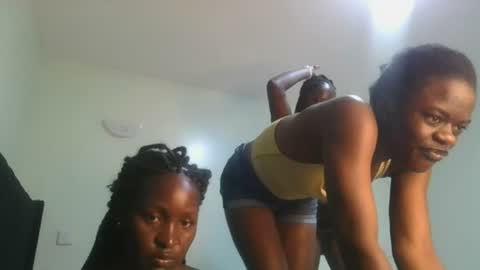 Snapshot of royal_goddes2 chatting on 06.19.26 royal_goddes2 online show from 06.19.26