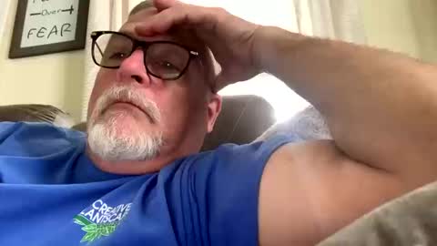 Snapshot of rs006 chatting on 10.17.25 rs006 online show from 10.17.25