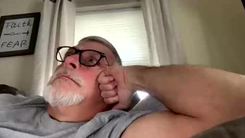 Snapshot of rs006 chatting on 10.22.25 rs006 online show from 10.22.25