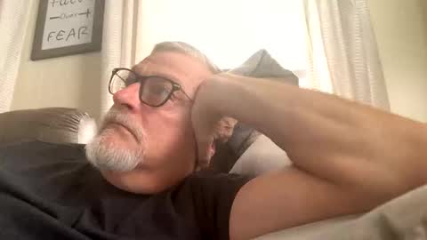 Snapshot of rs006 chatting on 10.29.25 rs006 online show from 10.29.25