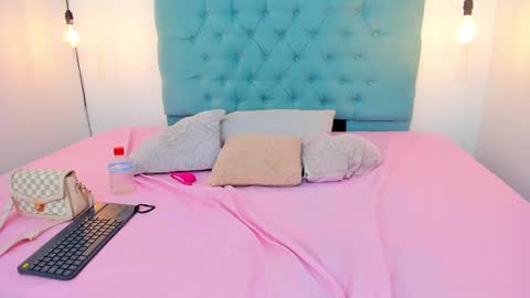 Snapshot of rubiroose chatting on 12.18.24 Rubii online show from 12.18.24