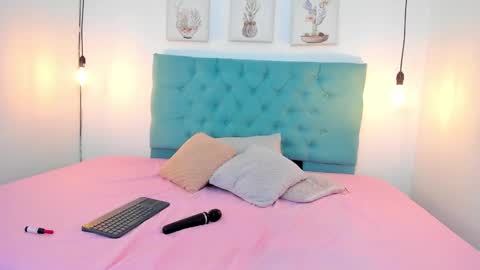 Snapshot of rubiroose chatting on 12.28.24 Rubii online show from 12.28.24