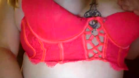 Snapshot of rubyhill99 chatting on 10.27.25 rubyhill99 online show from 10.27.25