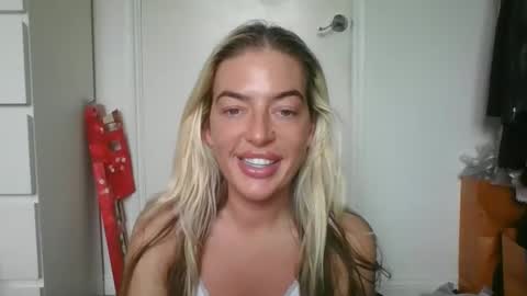 Snapshot of rubyredxxxoxxx chatting on 12.14.24 rubyredxxxoxxx online show from 12.14.24