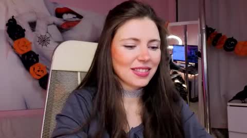 Snapshot of rubyvicee chatting on 10.27.25 HELP me reach 20 thumbs up  online show from 10.27.25