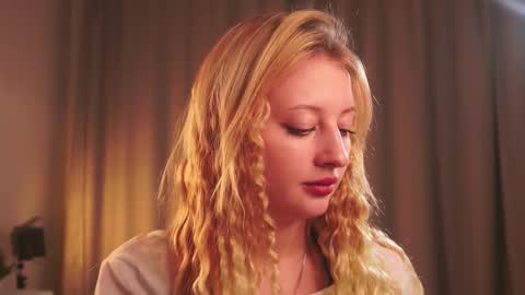 Mila online show from 10.10.25