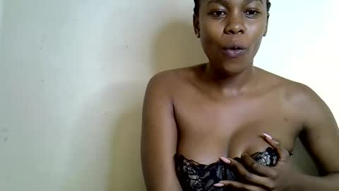Snapshot of ruemiles chatting on 09.12.25 Rue online show from 09.12.25